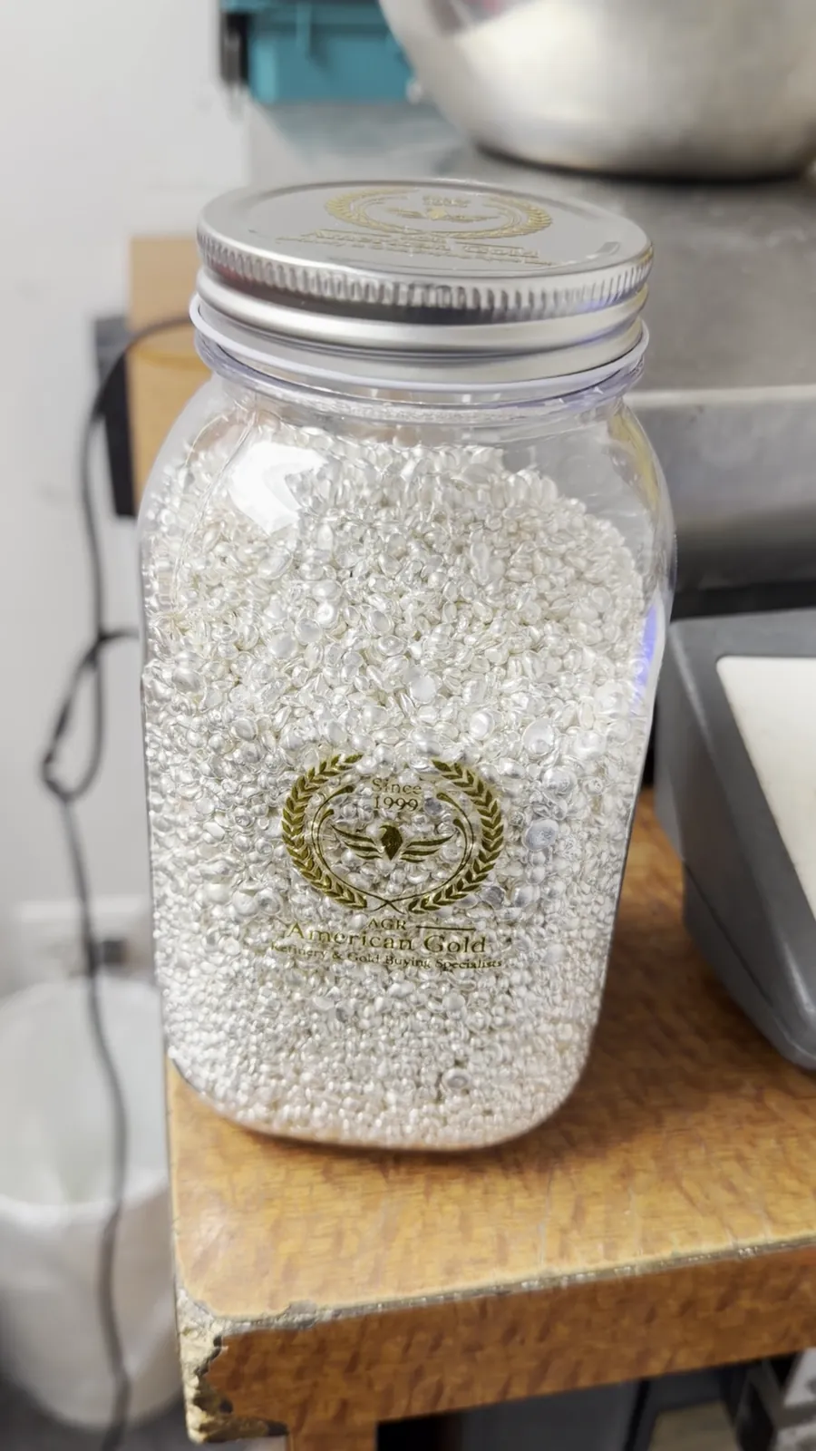 Fine silver grain 99.99% in the AGR jar